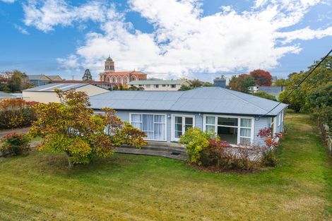 Photo of property in 15 Rugby Street, Waimate, 7924