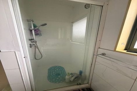 Photo of property in 16 Totaravale Drive, Totara Vale, Auckland, 0629