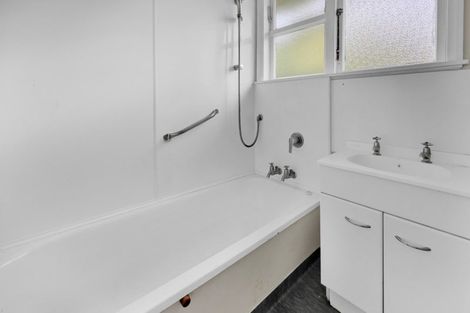 Photo of property in 40 Banks Street, Marfell, New Plymouth, 4310