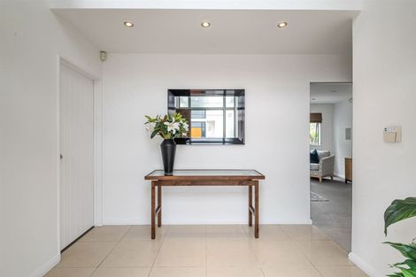 Photo of property in 27 Aorangi Place, Birkenhead, Auckland, 0626