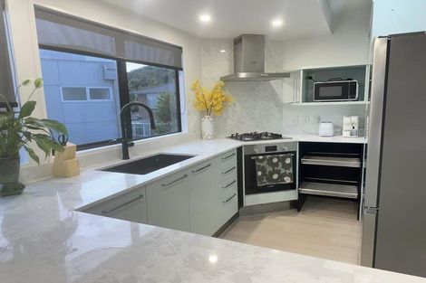 Photo of property in 2/4 Rogers Avenue, Eastern Beach, Auckland, 2012