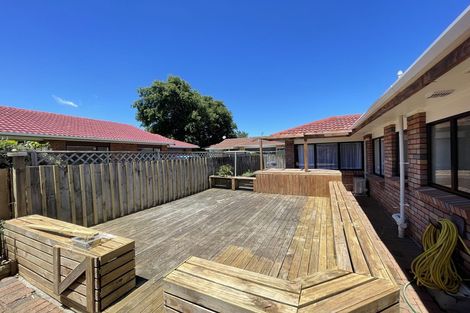 Photo of property in 12 Bosnyak Drive, Te Atatu South, Auckland, 0610