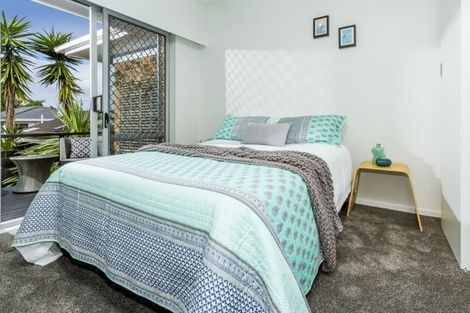 Photo of property in 2/8 Tobruk Crescent, Milford, Auckland, 0620