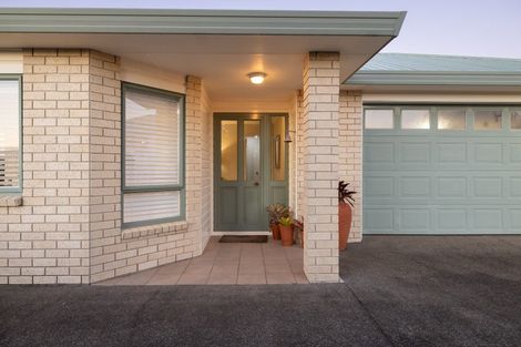 Photo of property in 18 Vanderbilt Place, Welcome Bay, Tauranga, 3112