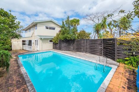 Photo of property in 6 Dewsbury Terrace, Castor Bay, Auckland, 0620