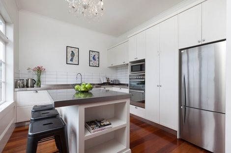 Photo of property in 87 Pendarves Street, New Plymouth, 4310