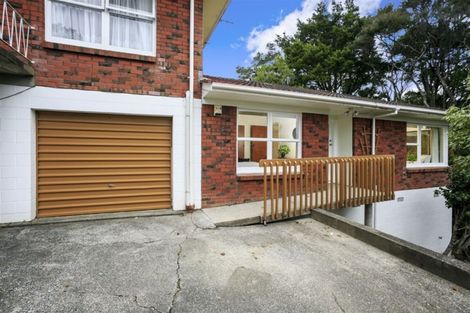 Photo of property in 2/10 Nea Place, Hillcrest, Auckland, 0627