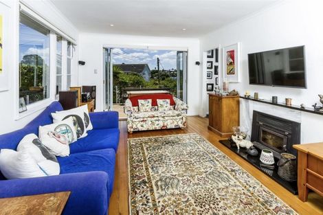 Photo of property in 2 Leander Road, Bayswater, Auckland, 0622