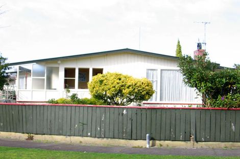 Photo of property in 6 Anzio Place, Awapuni, Palmerston North, 4412