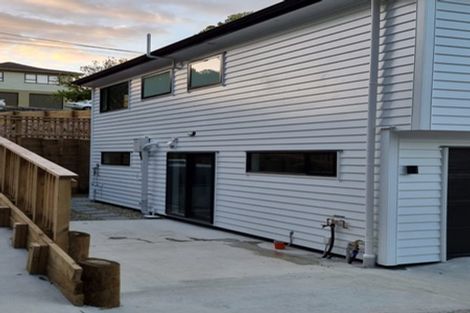 Photo of property in 8b South Lynn Road, Titirangi, Auckland, 0604