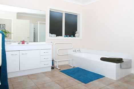 Photo of property in 32a Cutler Street, New Lynn, Auckland, 0600