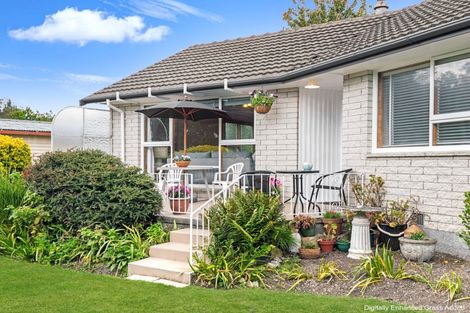 Photo of property in 12 Lomax Place, Islington, Christchurch, 8042