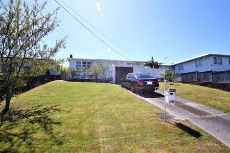Photo of property in 17 Trinidad Road, Sunnynook, Auckland, 0620