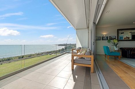 Photo of property in The Reef, 93 Saint Aubyn Street, New Plymouth, 4310