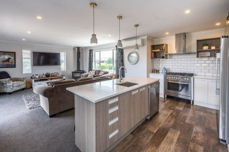 Photo of property in 6 Burnham School Road, Rolleston, 7614