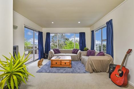 Photo of property in 15 Glencourt Place, Glenfield, Auckland, 0629