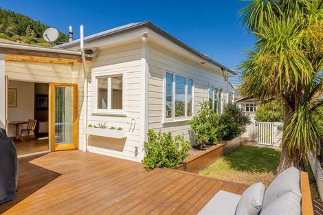 Photo of property in 4 Ripon Street, Lyttelton, 8082