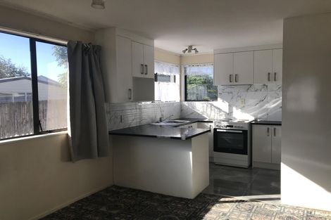 Photo of property in 2/14 Etherton Drive, Weymouth, Auckland, 2103