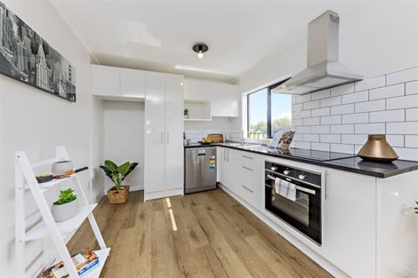 Photo of property in 27 Horlicks Place, Randwick Park, Auckland, 2105