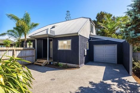 Photo of property in 3/28 Holiday Road, Stanmore Bay, Whangaparaoa, 0932