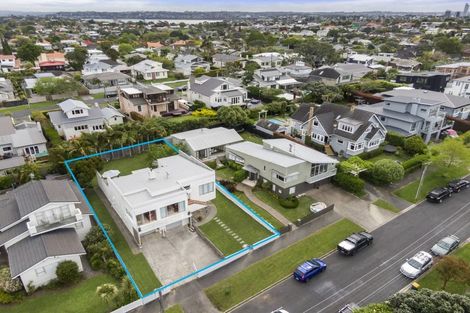 Photo of property in 19 Merani Street, Narrow Neck, Auckland, 0622