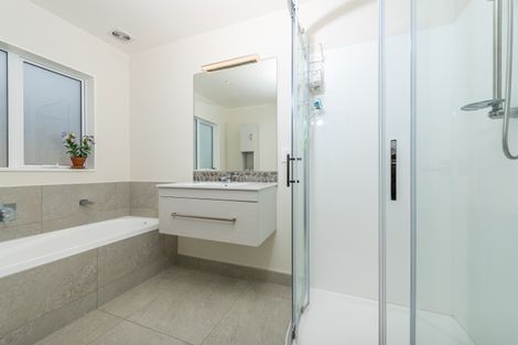 Photo of property in 6 Lockyer Road, Kumeu, 0810