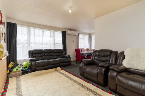 Photo of property in 35 Cornwall Crescent, Cannons Creek, Porirua, 5024