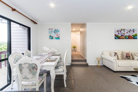 Photo of property in 2/1 Heathglen Place, Bayview, Auckland, 0629