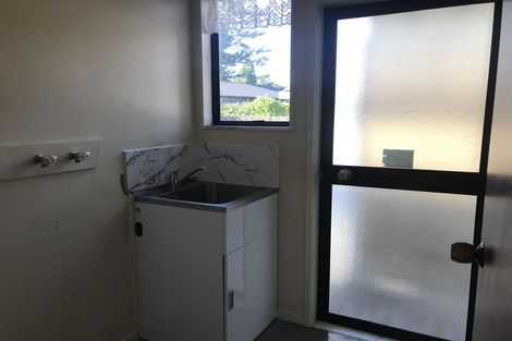 Photo of property in 2/14 Etherton Drive, Weymouth, Auckland, 2103