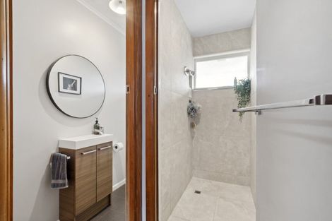 Photo of property in 16 Trentham Road, Papakura, 2110