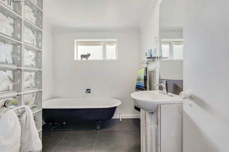 Photo of property in 10 Kew Place, Richmond Heights, Taupo, 3330