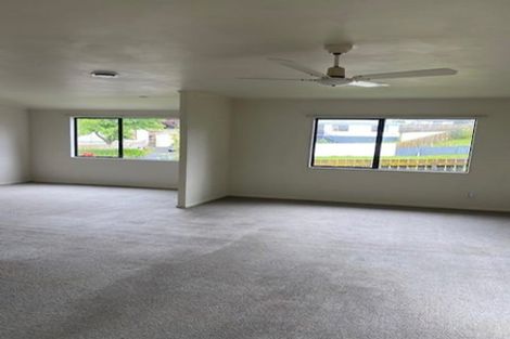 Photo of property in 3a Louise Place, West Harbour, Auckland, 0618