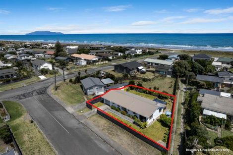 Photo of property in 33 Babbacombe Avenue, Otaki Beach, Otaki, 5512