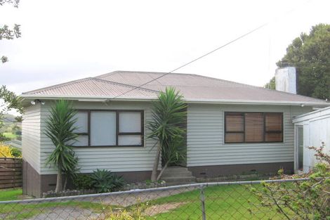 Photo of property in 902 East Coast Road, Northcross, Auckland, 0630