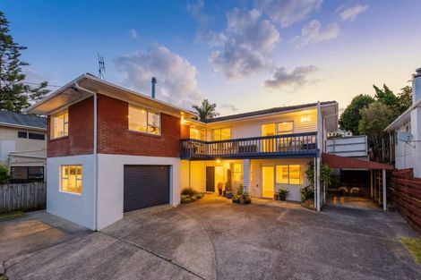 Photo of property in 1/4 Acacia Road, Torbay, Auckland, 0632
