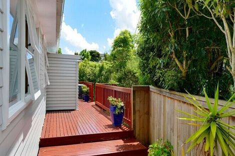 Photo of property in 50 Heathcote Road, Castor Bay, Auckland, 0620