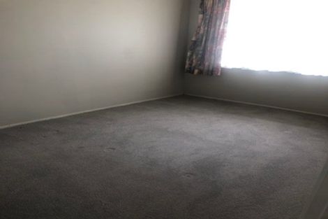 Photo of property in 1/680 Pakuranga Road, Howick, Auckland, 2010