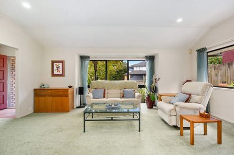Photo of property in 1 Crestview Place, Browns Bay, Auckland, 0630