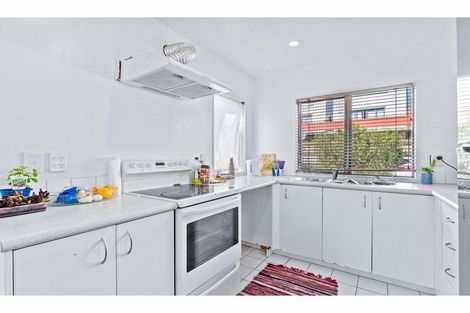 Photo of property in Lynn Park Terrace, 28/12 Ambrico Place, New Lynn, Auckland, 0600