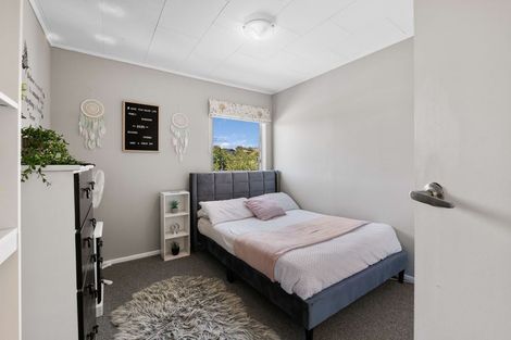 Photo of property in 74 Awanui Street, Merrilands, New Plymouth, 4312