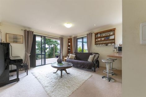 Photo of property in 2 Berkshire Terrace, Massey, Auckland, 0614