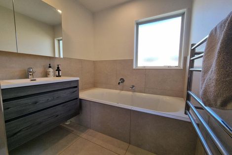Photo of property in 2/74 College Road, Northcote, Auckland, 0627