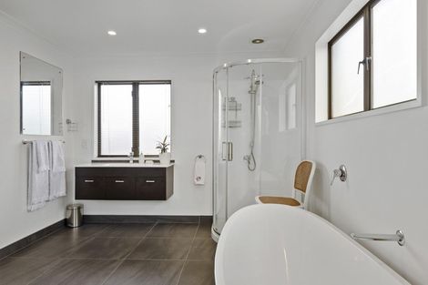 Photo of property in 15 Sawtell Place, Northcote, Christchurch, 8052