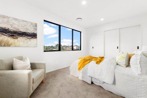 Photo of property in 18 Hava Place, Green Bay, Auckland, 0604