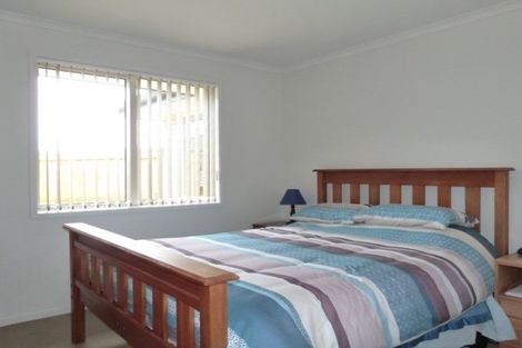 Photo of property in 8 Kamahi Place, One Tree Point, 0118