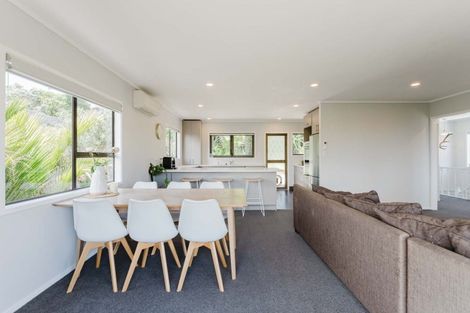 Photo of property in 7 John Dee Crescent, Red Beach, 0932