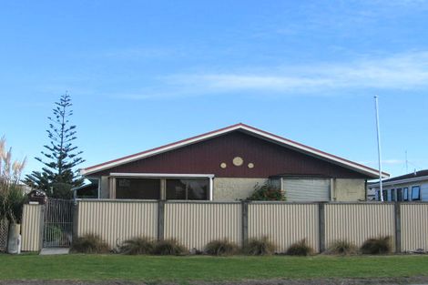 Photo of property in 5 Karaka Street, Otaki Beach, Otaki, 5512