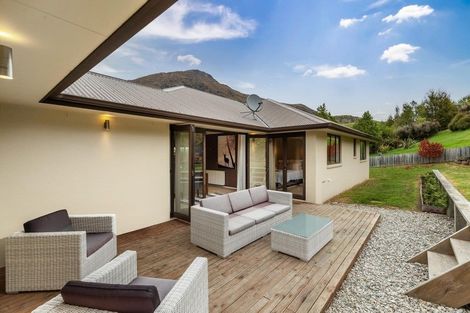 Photo of property in 28 Quill Street, Lake Hayes, Queenstown, 9304