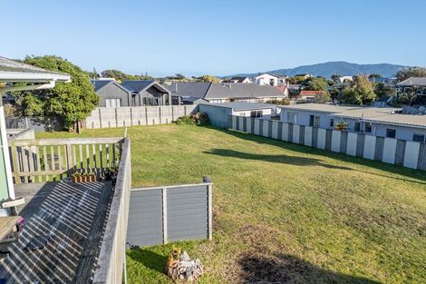 Photo of property in 20 Eruini Street, Waikanae Beach, Waikanae, 5036