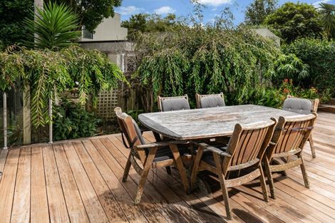 Photo of property in 33 Waipuia Place, Greenhithe, Auckland, 0632